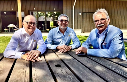 I PDG Jouni Heinonen e René-Marc Blaser con Yves Duc, presidente del RC Crans-Montana 2025/26 (da sin.) (Foto: mad)